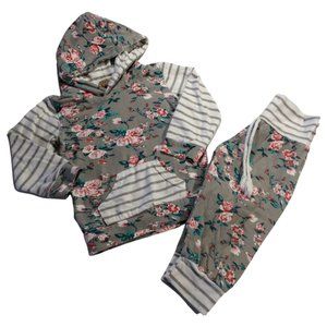 👣 5/$25 - Grey/White/Pink Two Piece Floral/Striped Outfit